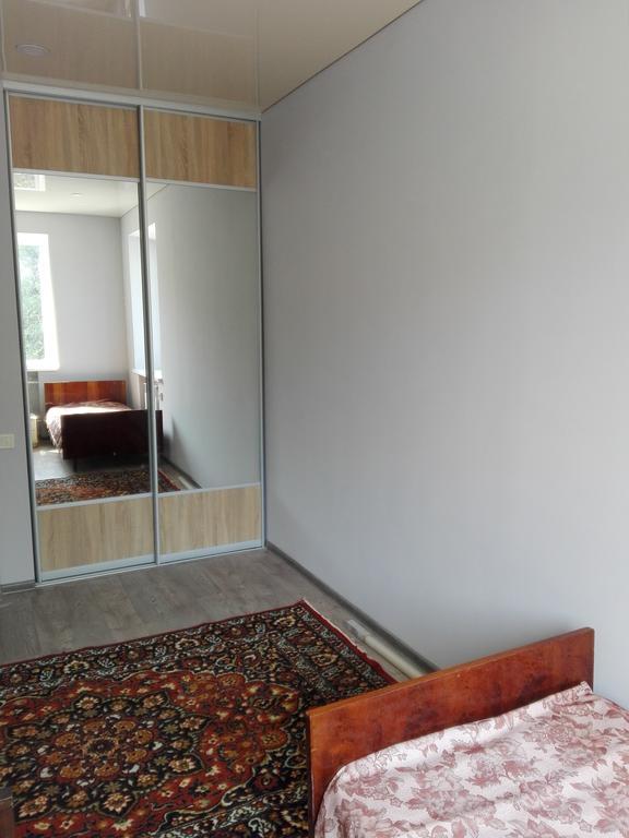 Apartment On Kryvorizhstal Street 35-24 Krivoi Rog Exterior foto